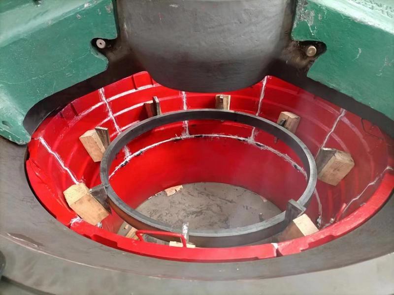 使用專(zhuān)用工裝裝配襯板